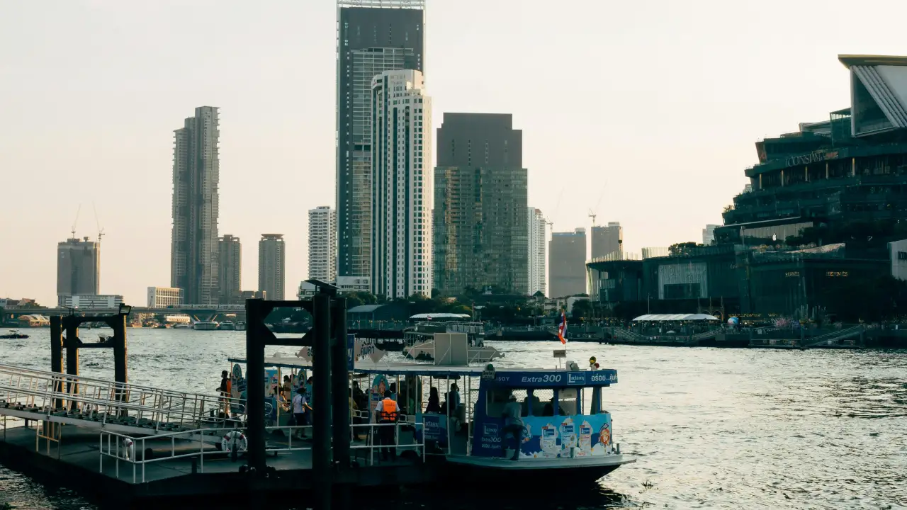 Bangkok Dinner Cruise on Chao Phraya River.webp