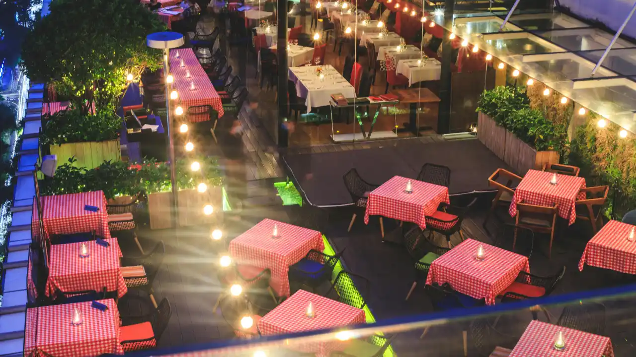 Best Fine Dining & Rooftop Restaurants in Phuket (Michelin & Luxury Dining).webp