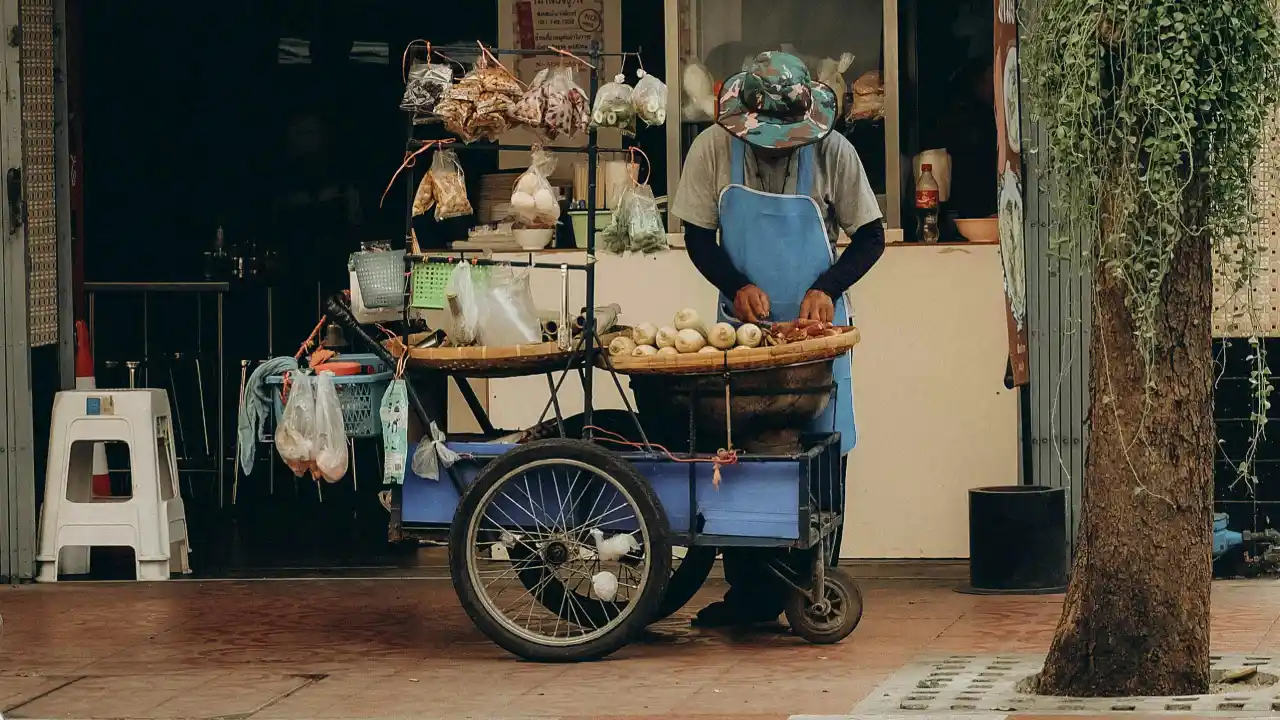 Must-Try Dishes at the Best Street Food Stalls in Bangkok.webp