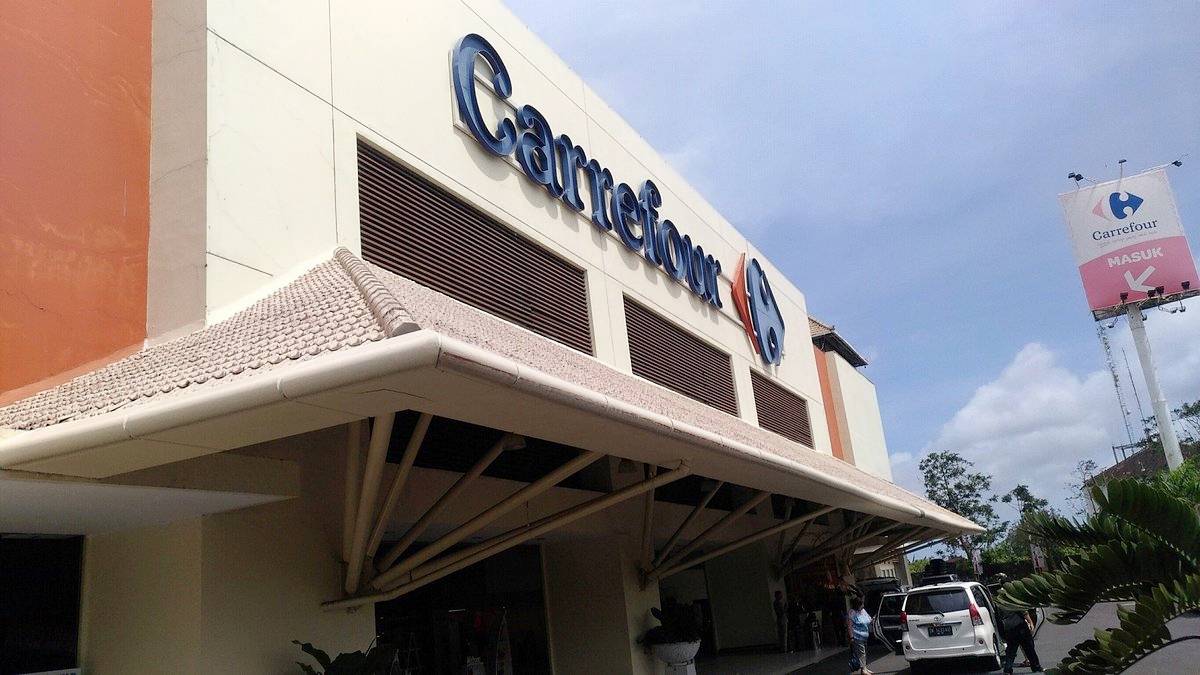 Carrefour Plaza Kuta - Shopping Square on Sunset Road in Kuta – Go